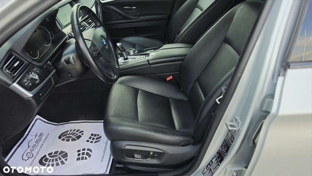 BMW Seria 5 520d xDrive - 12