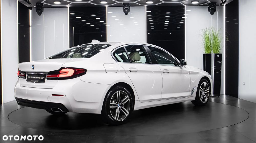 BMW Seria 5 520i mHEV - 7