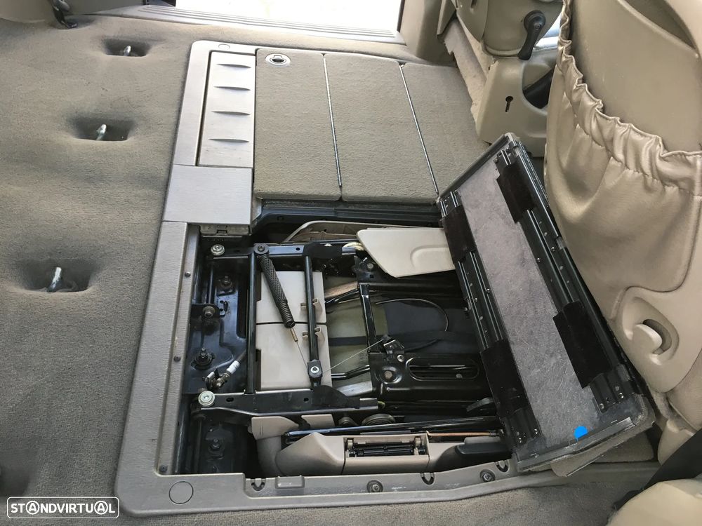 Chrysler Voyager 2.8 CRD ATX LX - 21