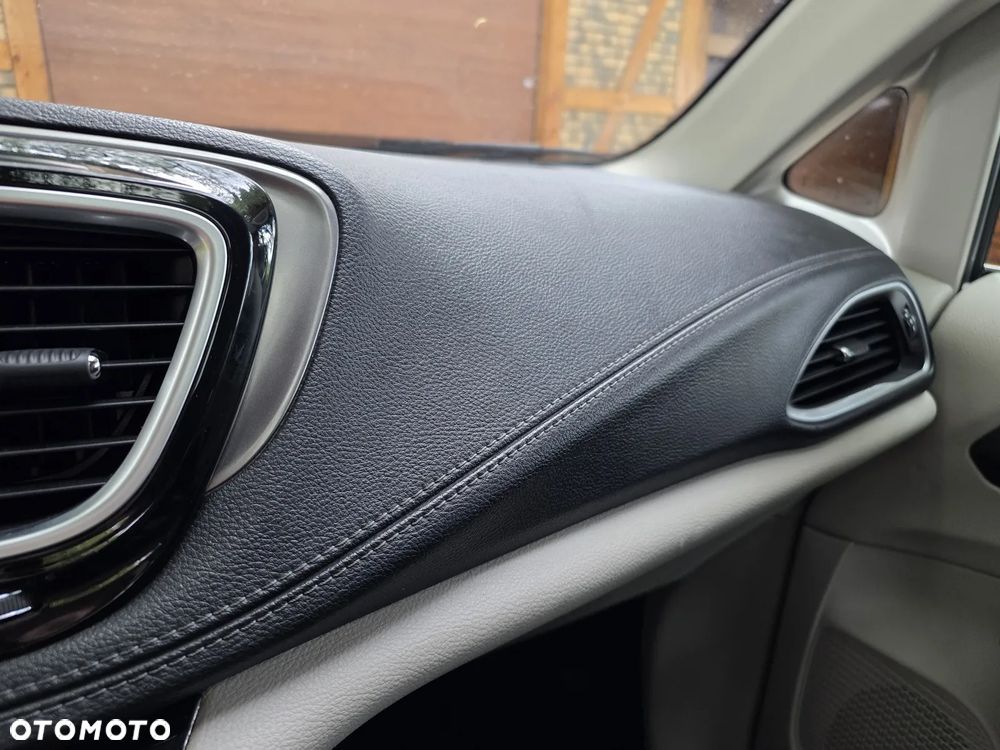 Chrysler Pacifica - 30
