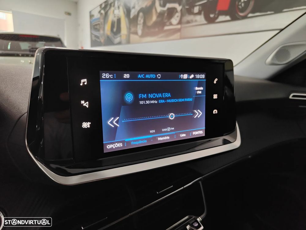 Peugeot 2008 1.2 PureTech Allure EAT8 - 51