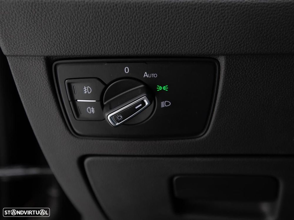 VW Passat Variant 2.0 TDI Business DSG - 14