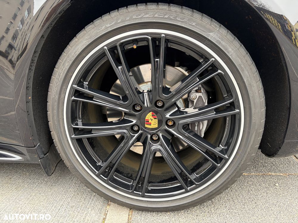 Porsche Panamera 4 E-Hybrid - 6