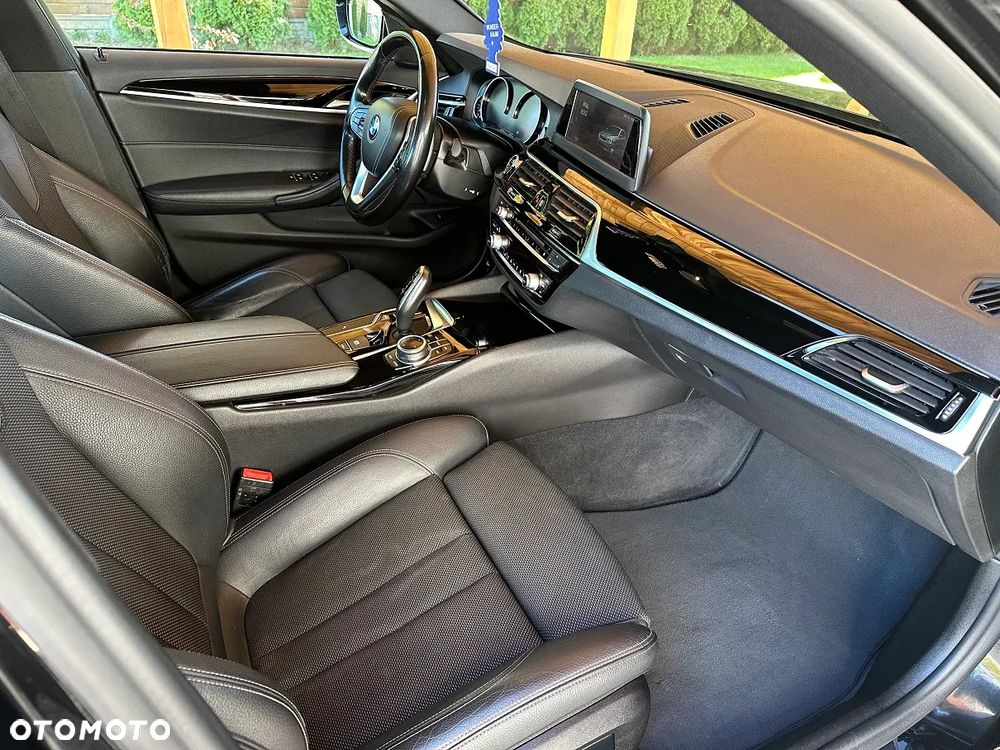 BMW Seria 5 520d Sport Line - 30