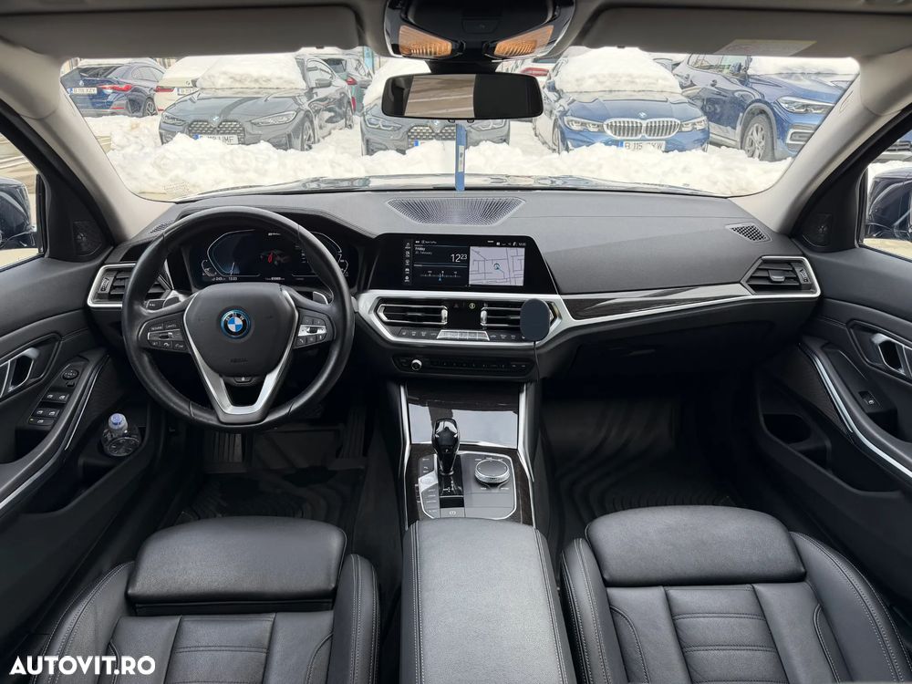 BMW Seria 3 330e AT PHEV - 12