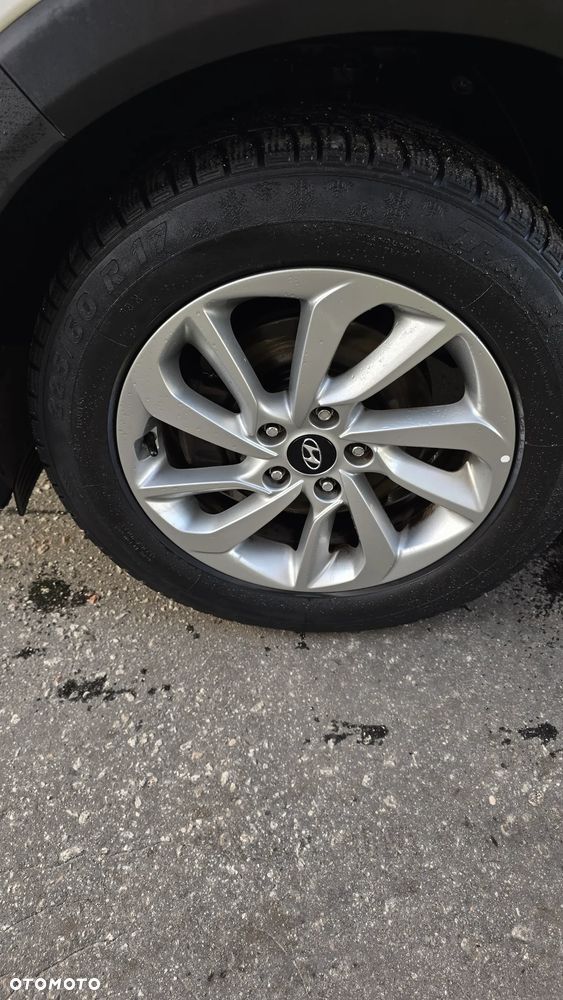 Hyundai Tucson 2.0 CRDI BlueDrive Style 2WD - 19