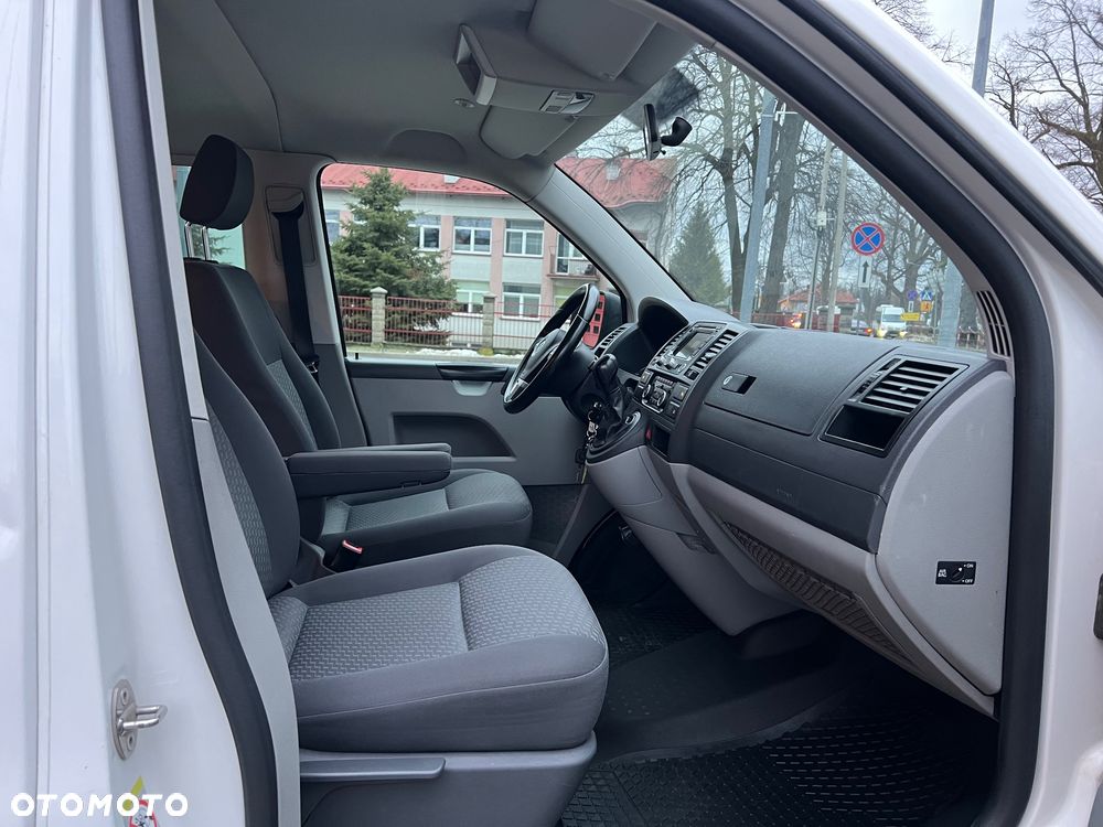 Volkswagen Caravelle - 15