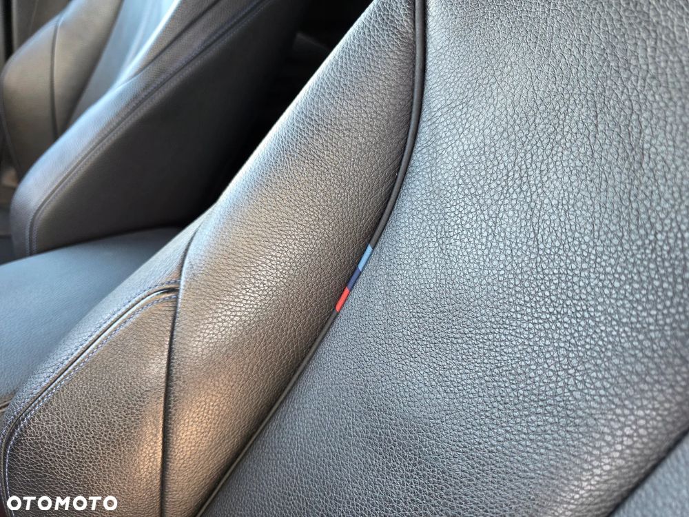 BMW 3GT 320i xDrive M Sport - 16