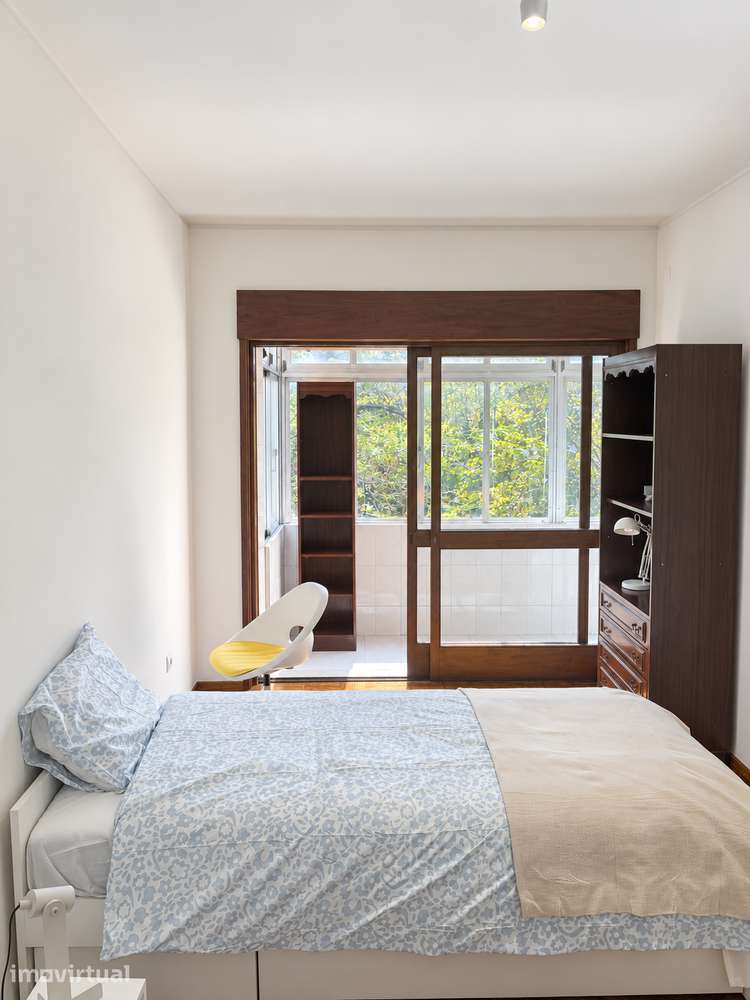 Quarto mobilado em Lordelo do Ouro | 2 WC - Grande imagem: 2/7