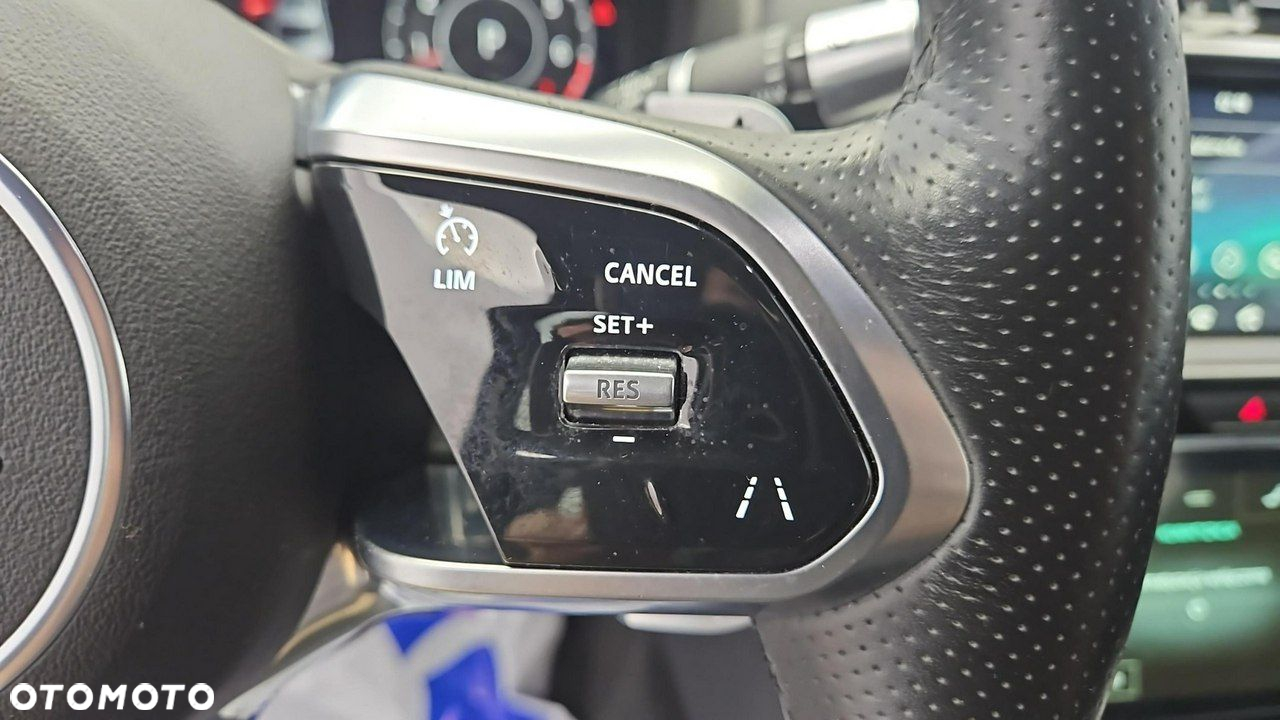 Jaguar XE 2.0 P250 R-Dynamic S - 24