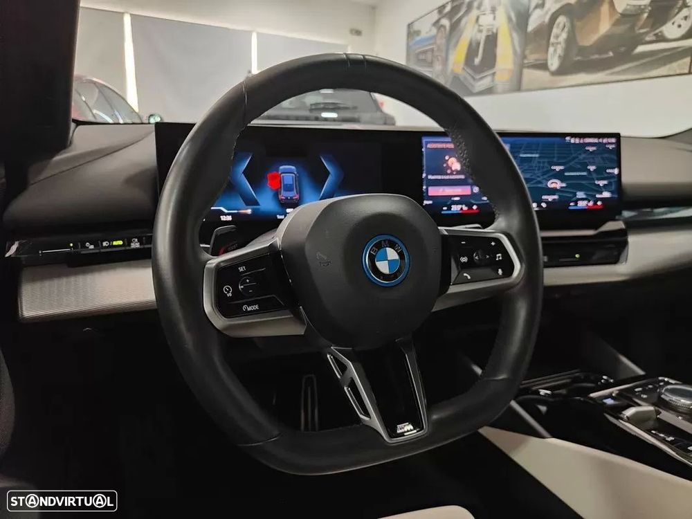 BMW i5 Touring eDrive40 - 43