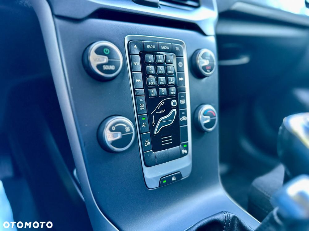 Volvo V40 D2 Momentum - 22