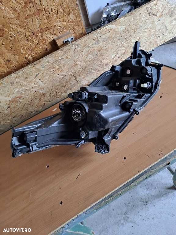 Far stanga Toyota Yaris XP210 original 2020-2024 - 8