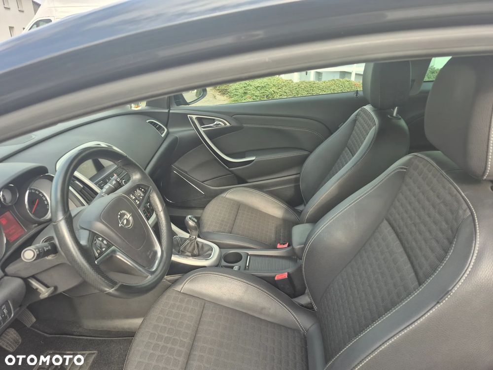 Opel Astra IV GTC 1.6 T Sport - 11