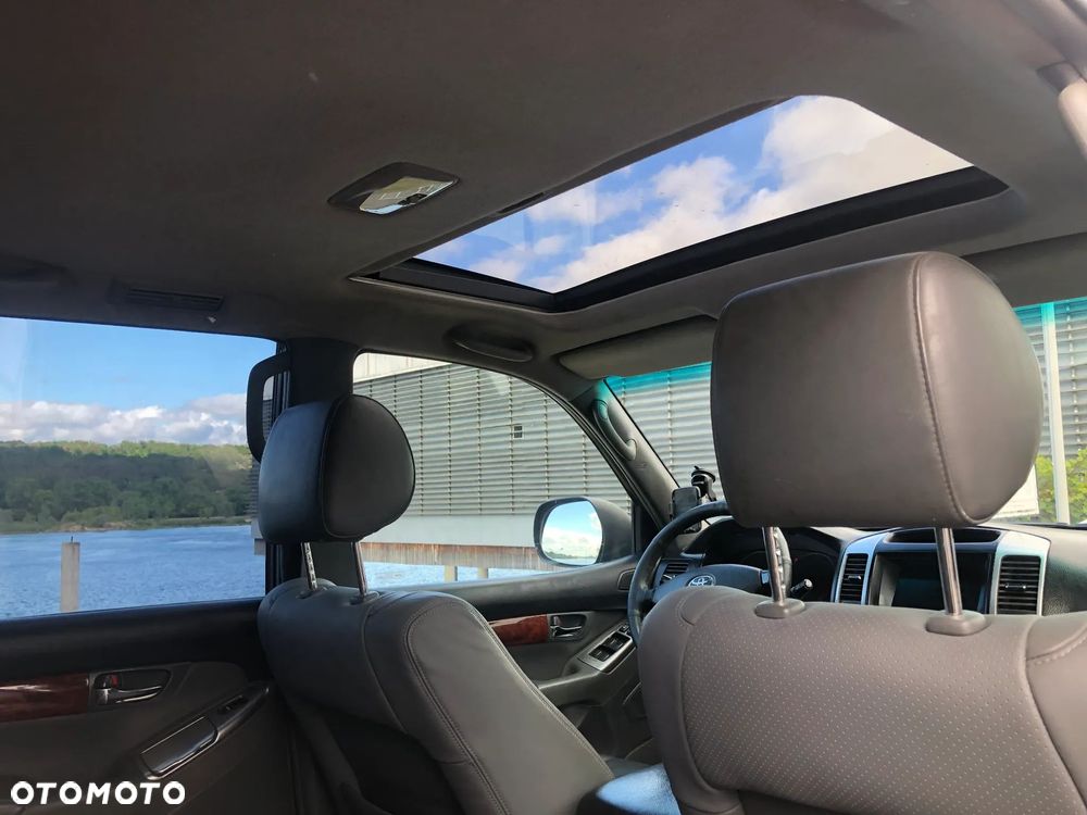 Toyota Land Cruiser - 38