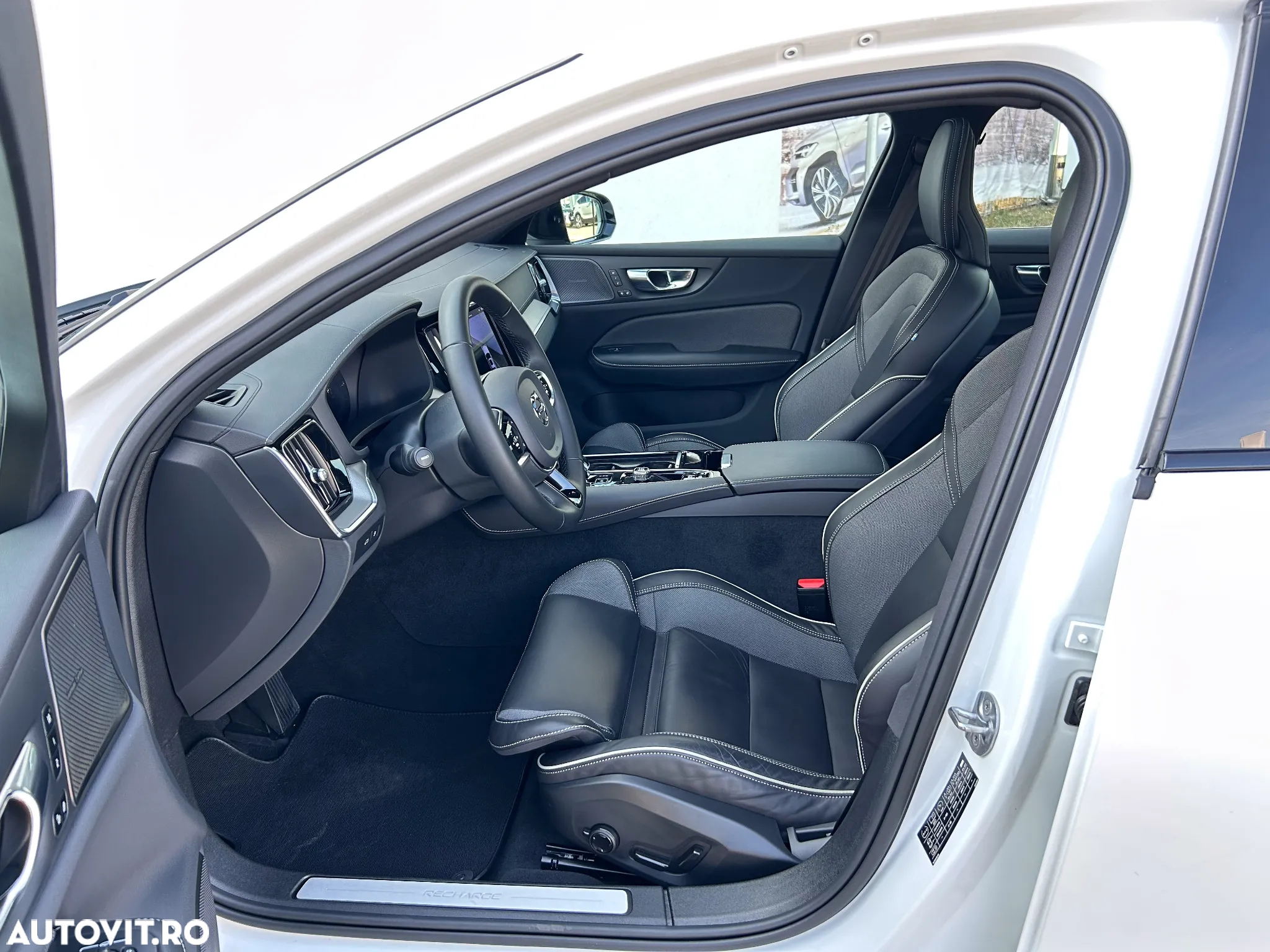 Volvo S60 T8 eAWD R-Design - 17