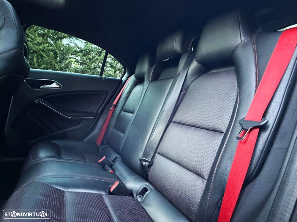Mercedes-Benz A 45 AMG 4-Matic - 24
