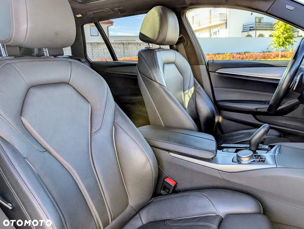 BMW Seria 5 520d M Sport - 9
