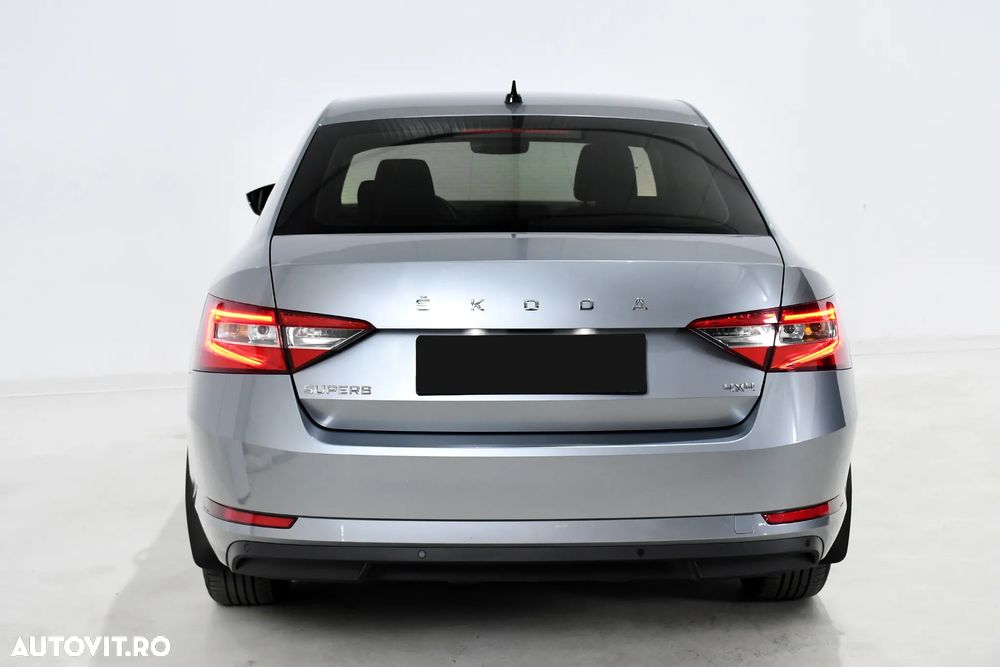 Skoda Superb 2.0 TDI DSG 4X4 Ambition - 9