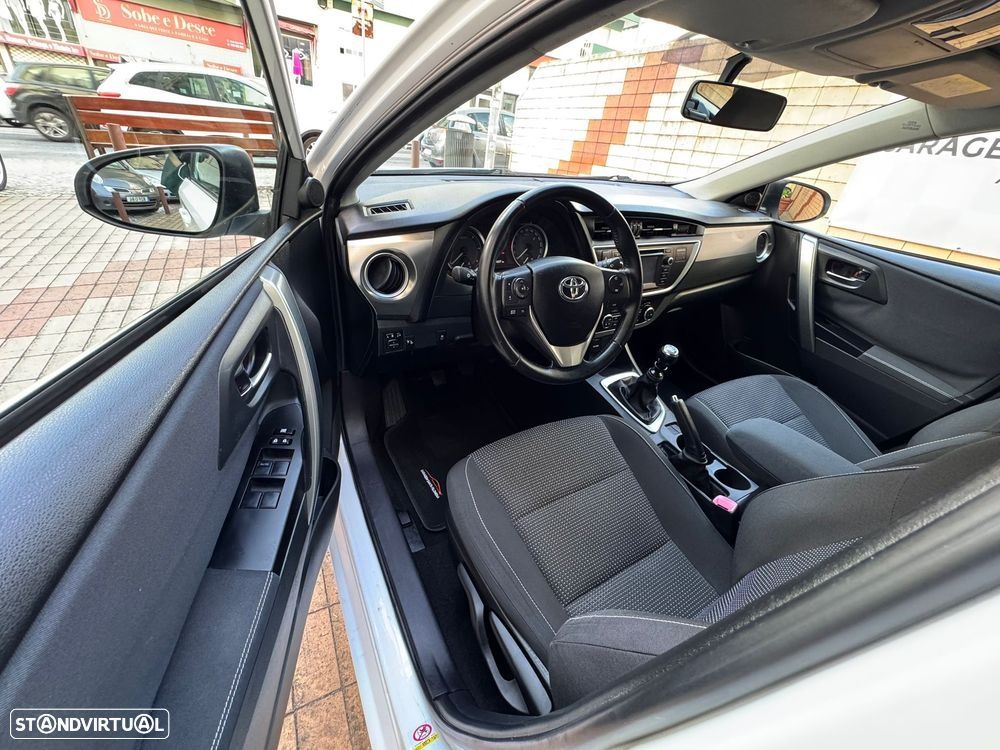 Toyota Auris Touring Sports 1.4 D-4D Design Edition - 8