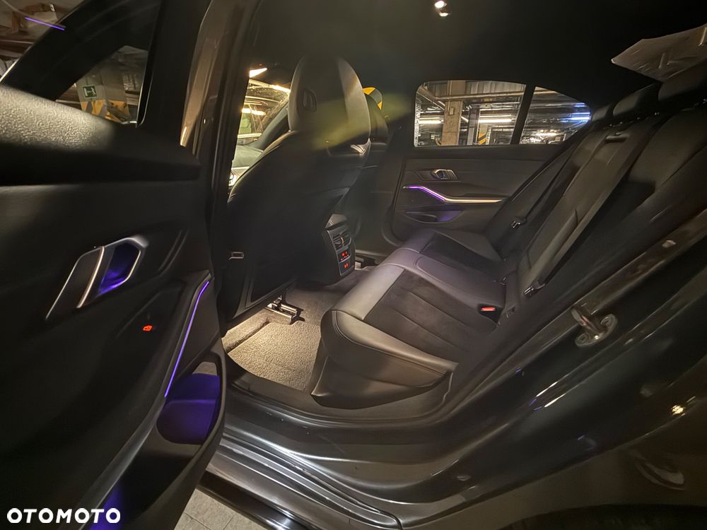 BMW Seria 3 318i M Sport - 19