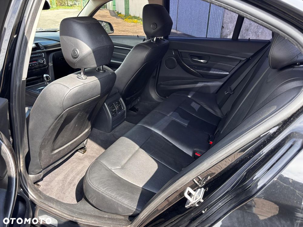 BMW Seria 3 320i xDrive Sport Line - 12
