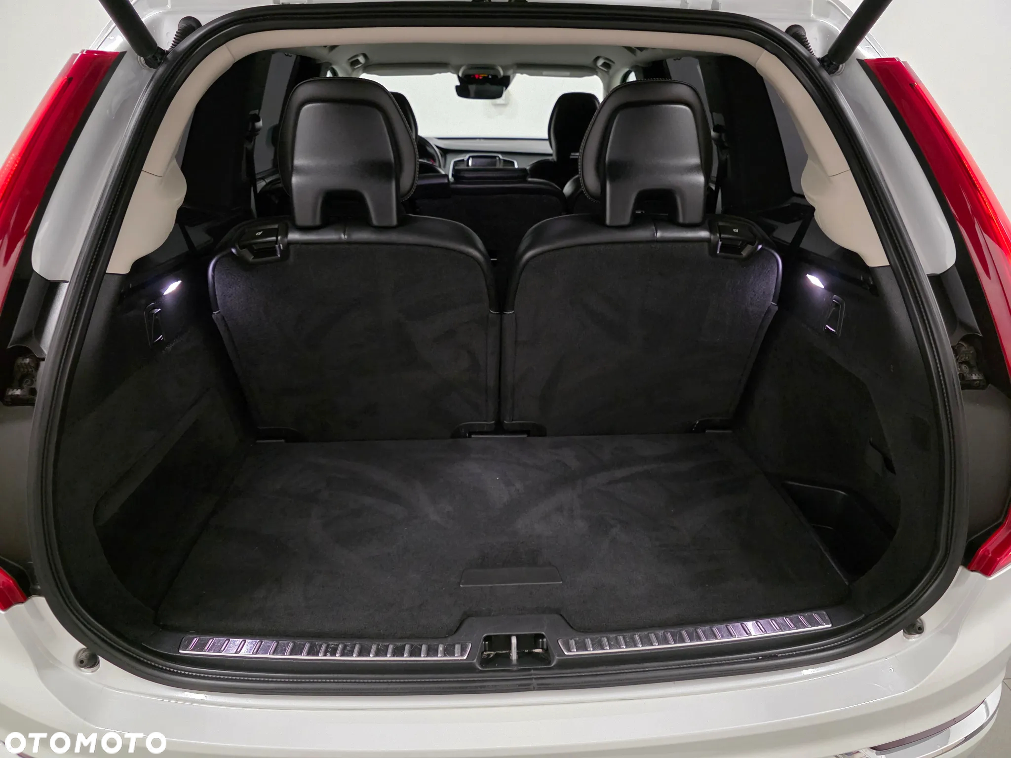 Volvo XC 90 D5 AWD R-Design - 38