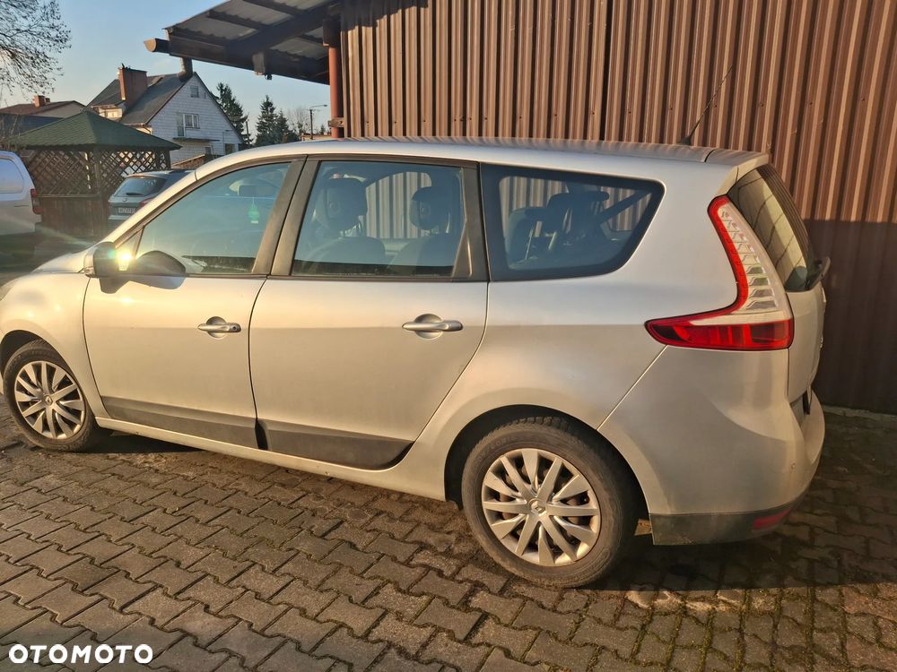 Renault Scenic - 1