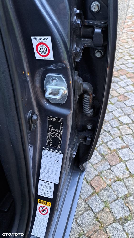 Toyota Avensis 1.8 Premium - 37