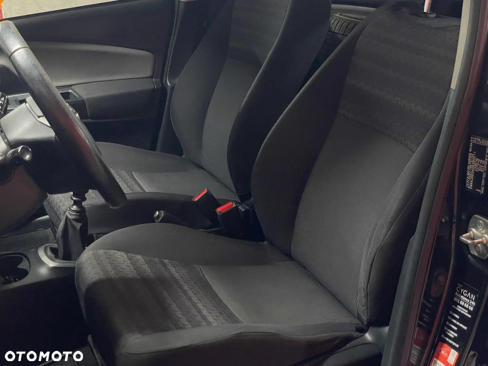 Toyota Yaris 1.33 Active - 12