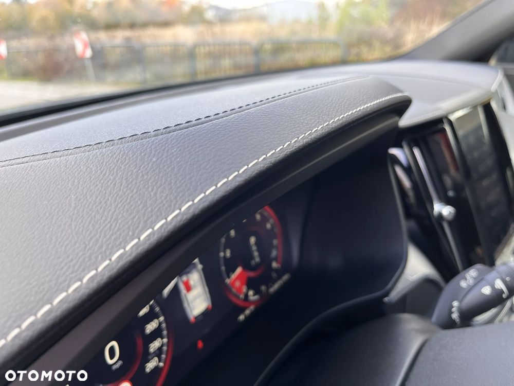 Volvo XC 60 T4 R-Design - 16