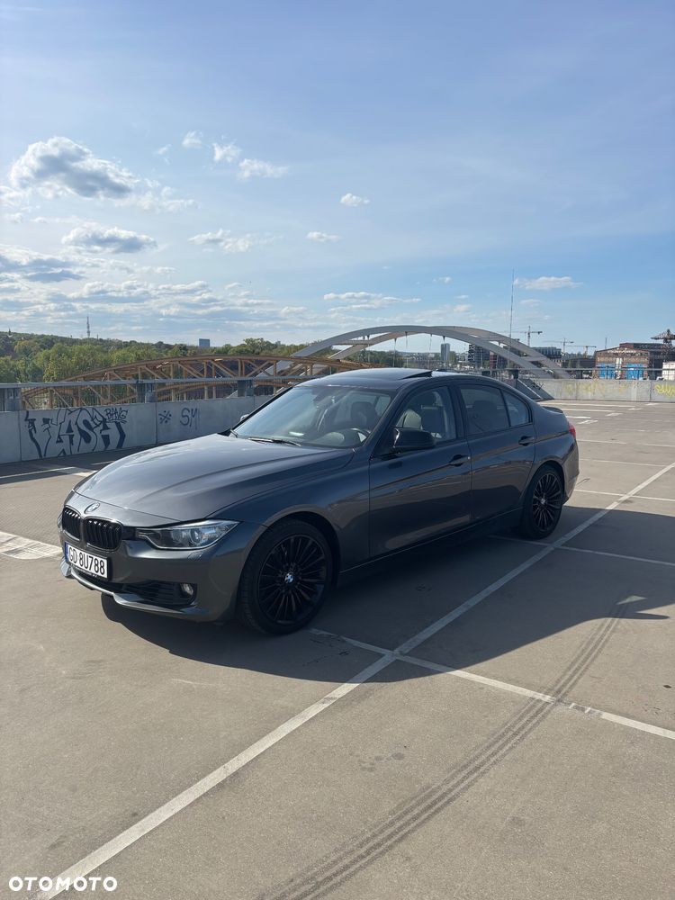 BMW Seria 3 328i Luxury Line - 18