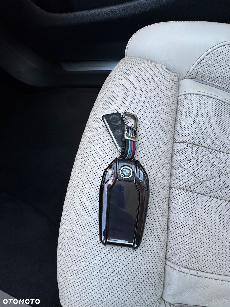 BMW Seria 7 750i xDrive - 23