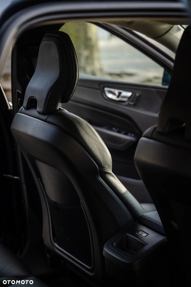 Volvo XC 60 B4 D AWD Inscription - 11