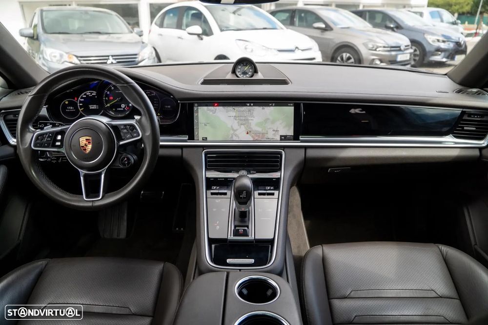 Porsche Panamera 4 E-Hybrid Platinum Edition - 31