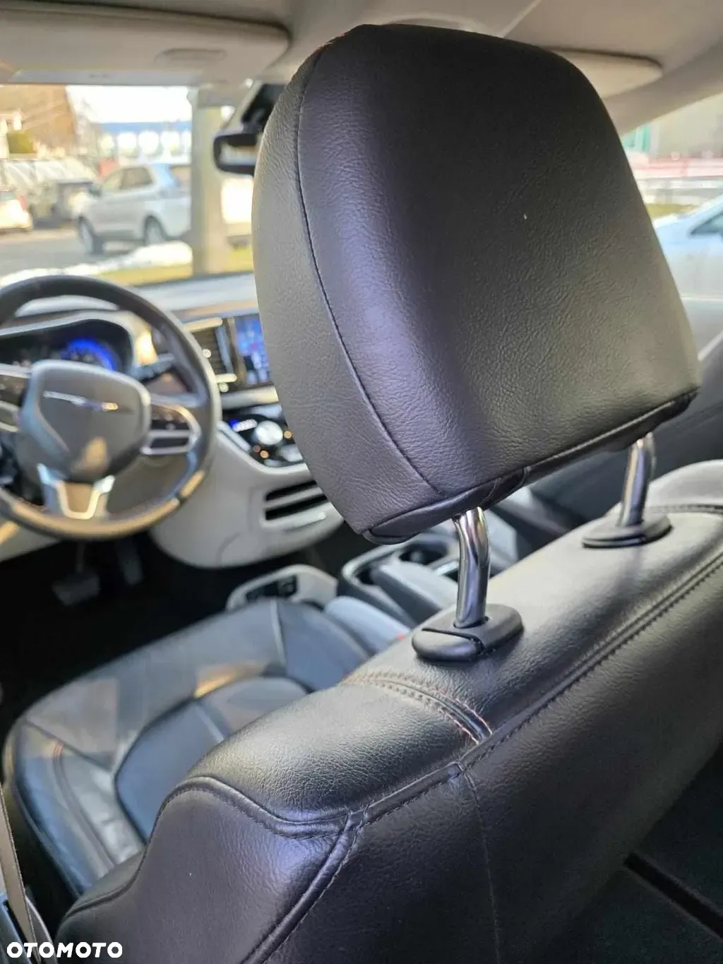 Chrysler Pacifica - 30