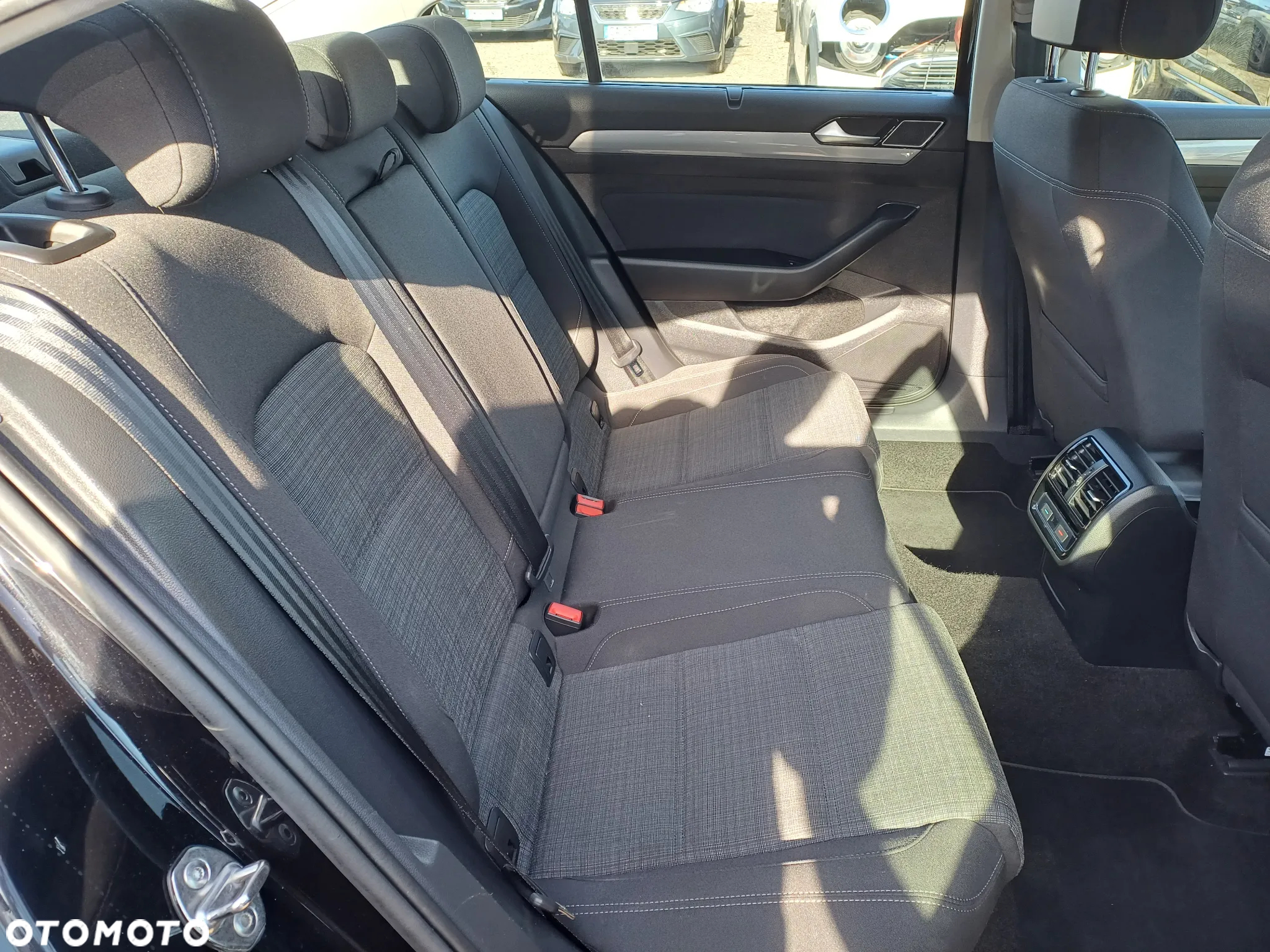 Volkswagen Passat - 10