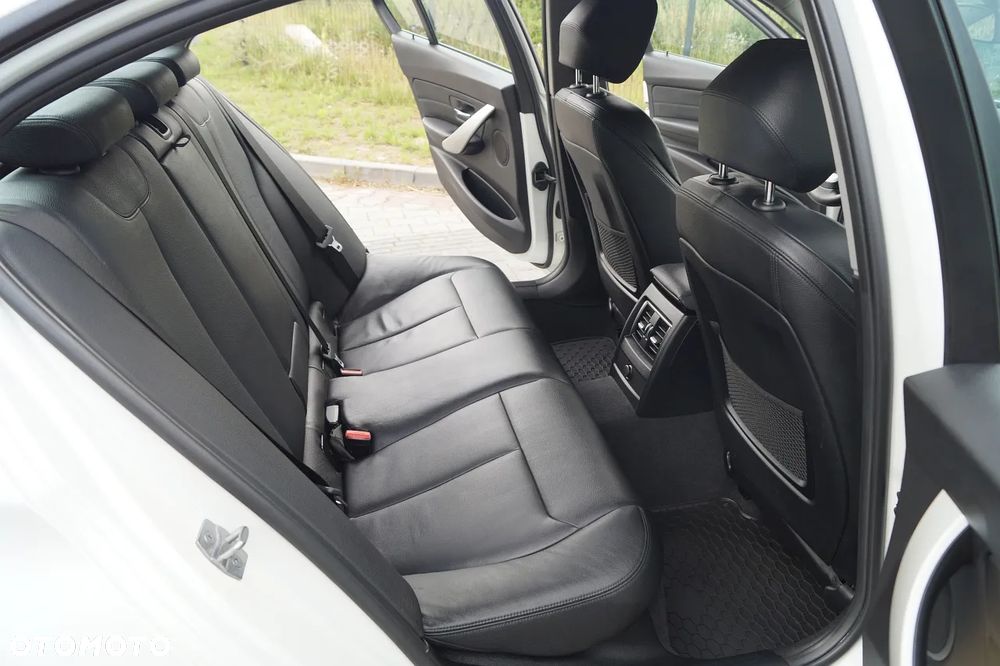 BMW Seria 3 318d Edition M Sport Shadow - 8