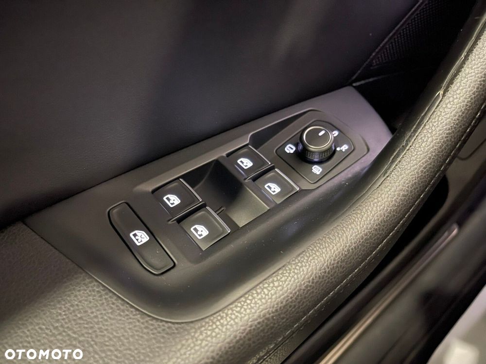 Volkswagen Passat - 33