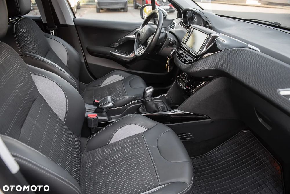 Peugeot 2008 1.6 BlueHDi Allure S&S - 26