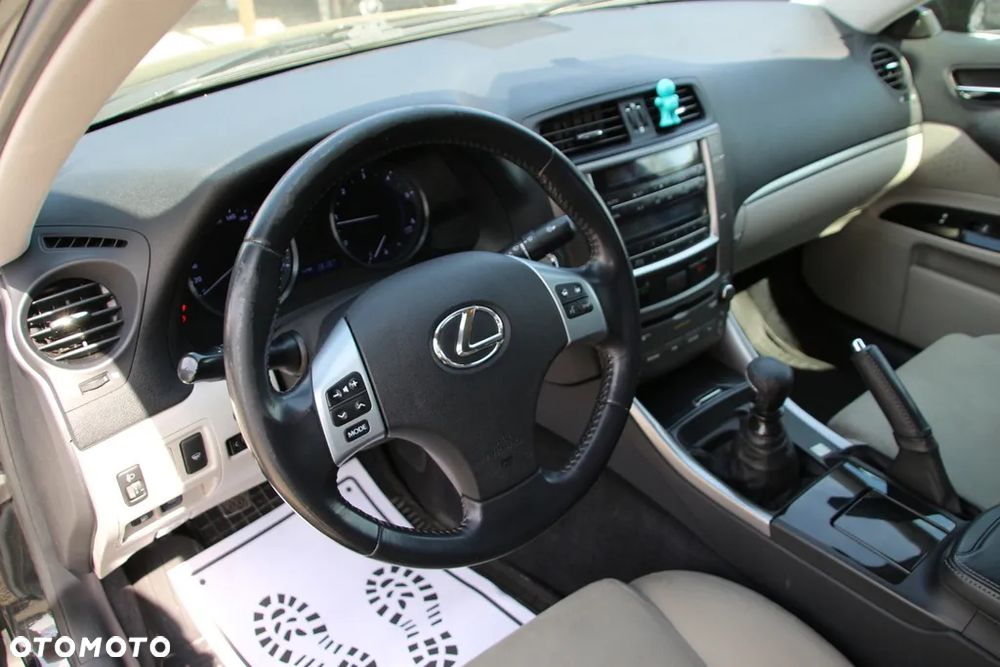 Lexus IS 200d - 10