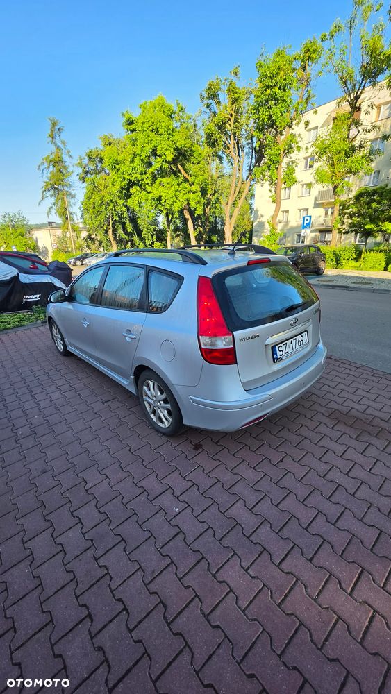 Hyundai i30 1.6 CRDi Comfort EU5 - 6