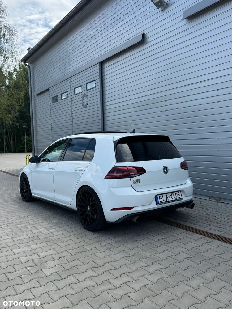 Volkswagen Golf - 21