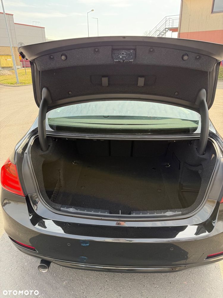 BMW Seria 3 318d DPF Edition Sport - 6