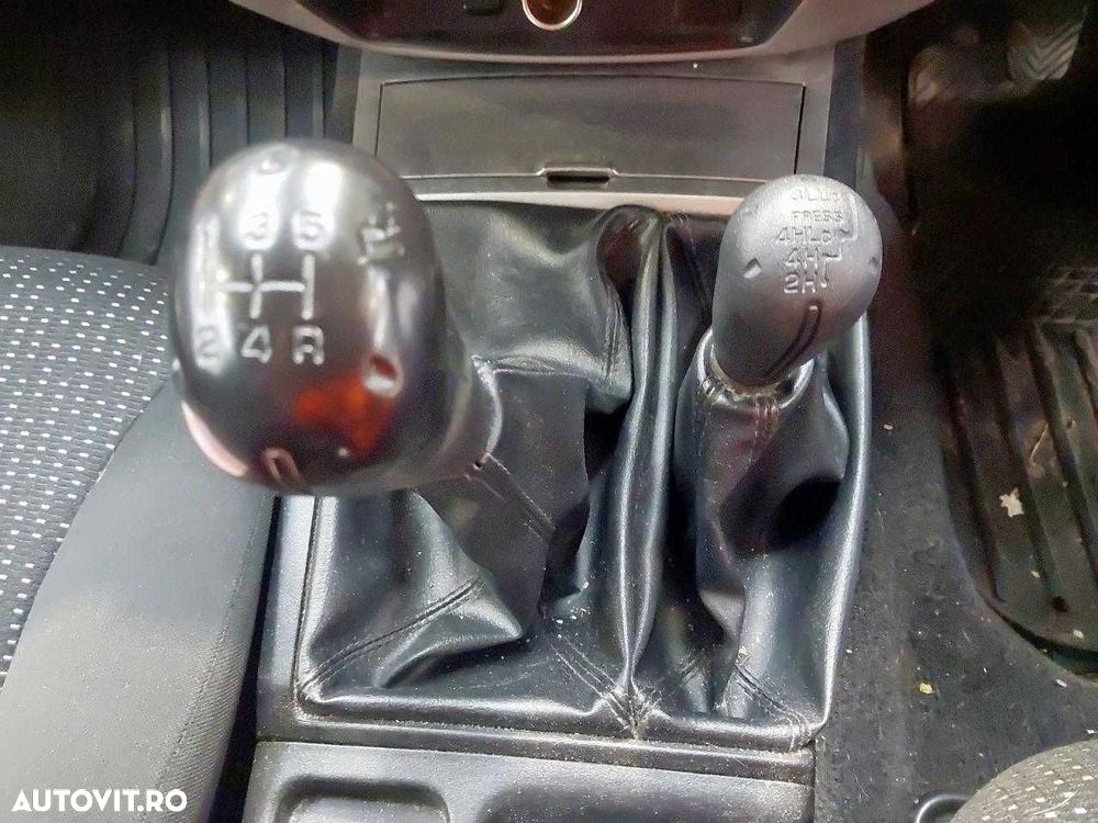 Dezmembrez Mitsubishi L200 2.5 Diesel 2013 - 7