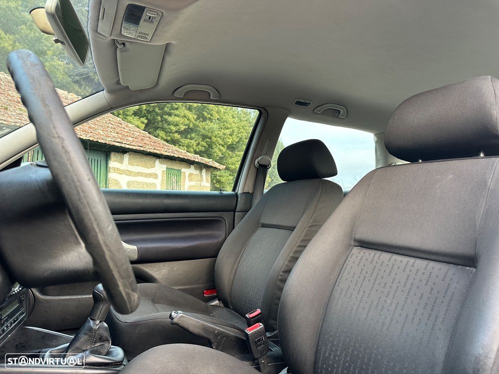 VW Golf 1.6i Confortline - 22