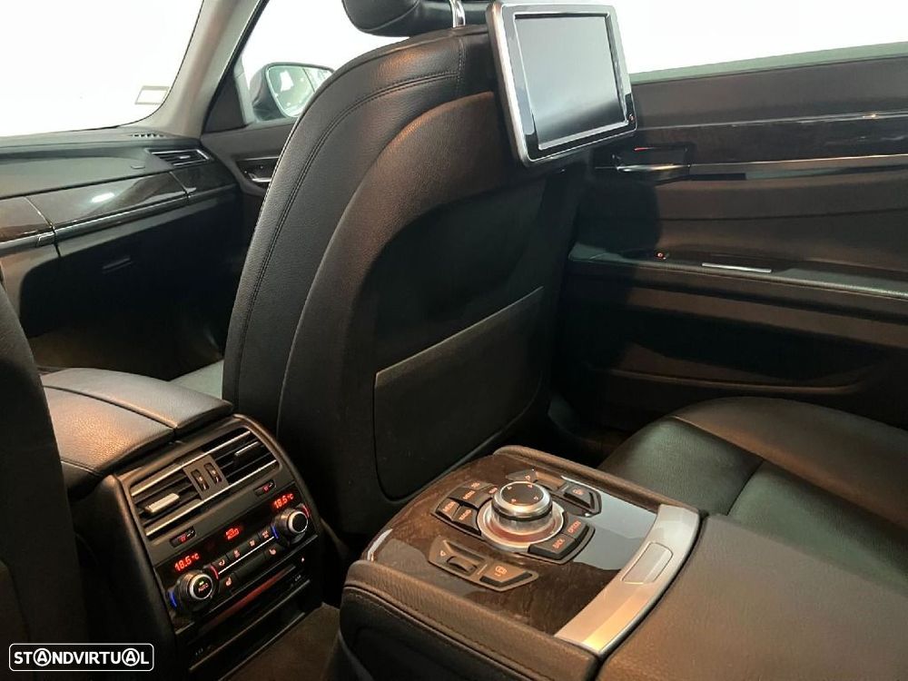 BMW 740 d xDrive - 13