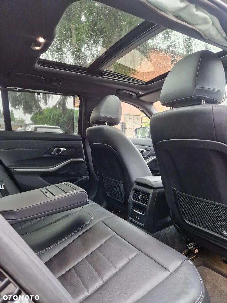 BMW Seria 3 320i Touring - 8