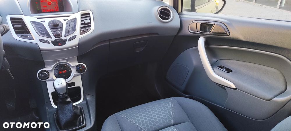 Ford Fiesta 1.25 Titanium - 37