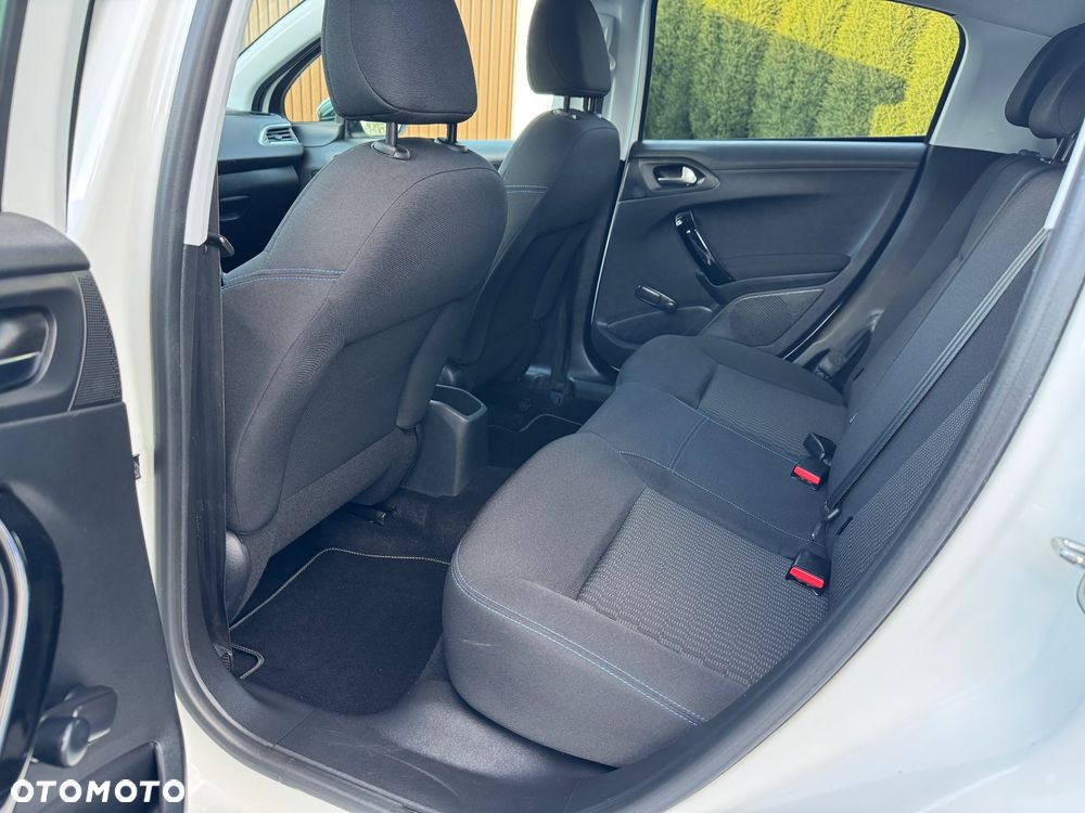 Peugeot 208 PureTech 82 Stop & Start Signature - 21